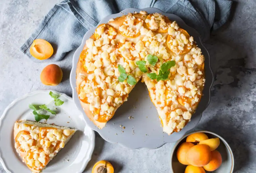 Aprikosenkuchen mit vorgebackenem Boden und Prise Salz