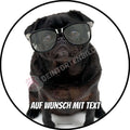 Motiv: Mops mit Brille - Hochwertige und individuelle Tortenaufleger für jeden Anlass
Tortenaufleger Mops mit Brille in 20cm Kreis 
Unsere Tortenaufleger sind ein ideales Geschenk für besond - Tortenbild - DeintortenbildMops mit Brille