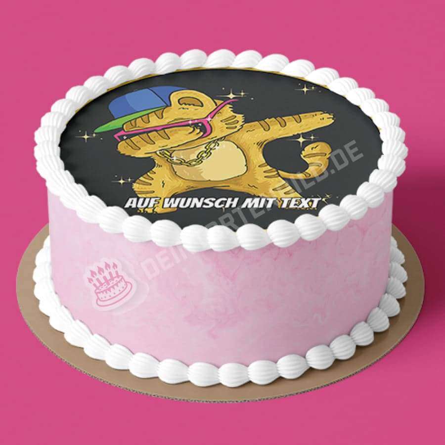 Motiv: Coole Katze Dab - Hochwertige und individuelle Tortenaufleger für jeden Anlass
Tortenaufleger Coole Katze Dab in 20cm Kreis 
Unsere Tortenaufleger sind ein ideales Geschenk für besond - Tortenbild - DeintortenbildCoole Katze Dab