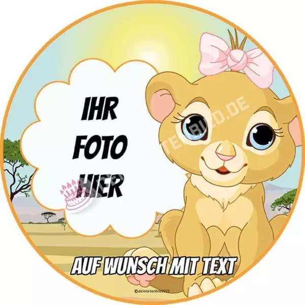 Fotomotiv: Löwe mit rosa Schleifchen von Deintortenbild – Tortenaufleger, Tortenfoto, Tortenbild, personalisiert & individuell bei Deintortenbild.de